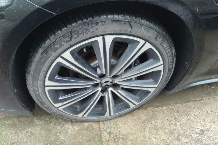 Used Nio ET7 2024 75 kWh Executive Signature Edition Left Front Wheel Hub