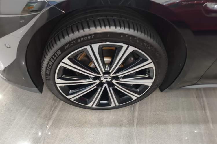 Used Nio ET7 2024 75 kWh Executive Signature Edition Left Front Wheel Hub