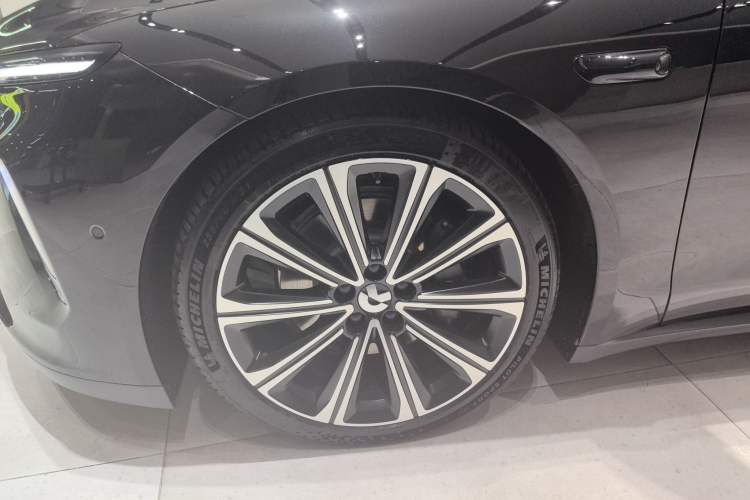 Used Nio ET7 2024 100kWh Executive Signature Edition Left Front Wheel Hub