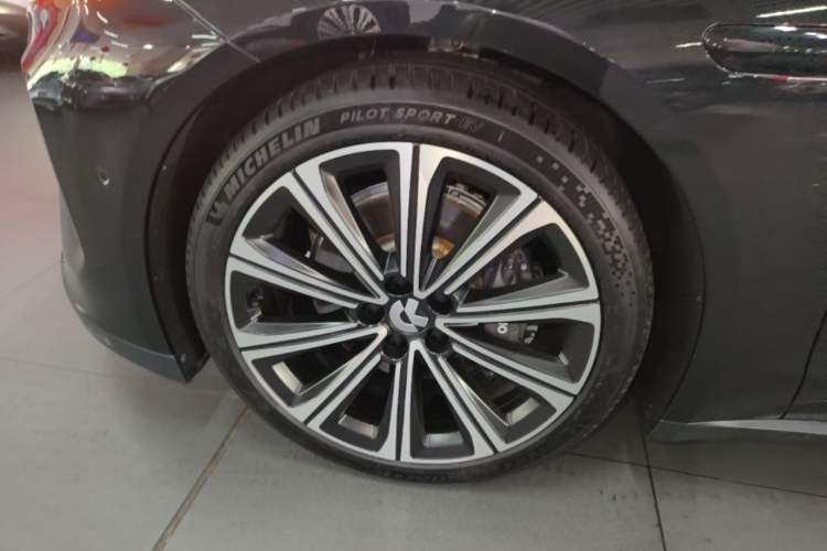 Used Nio ET7 2024 75 kWh Executive Signature Edition Left Front Wheel Hub
