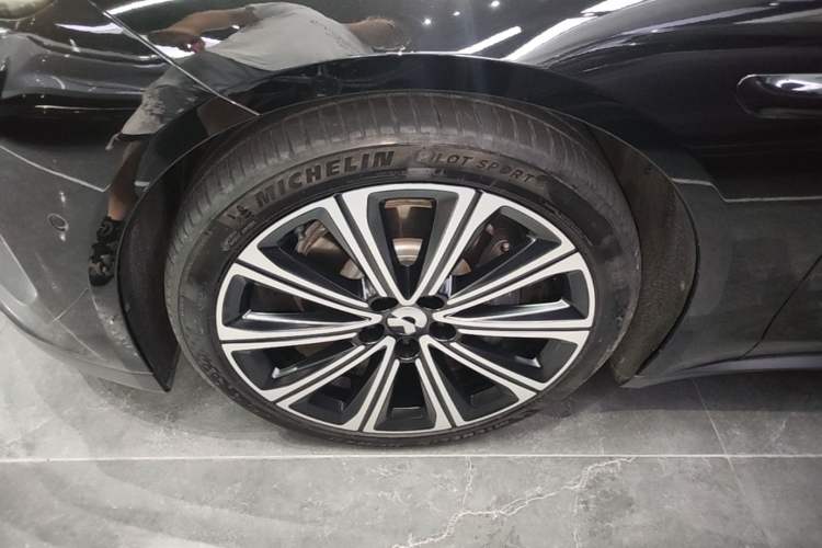 Used Nio ET7 2024 100kWh Executive Signature Edition Left Front Wheel Hub