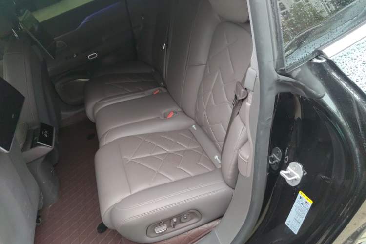 Used Nio ET7 2024 75 kWh Executive Signature Edition Left Rear Seat