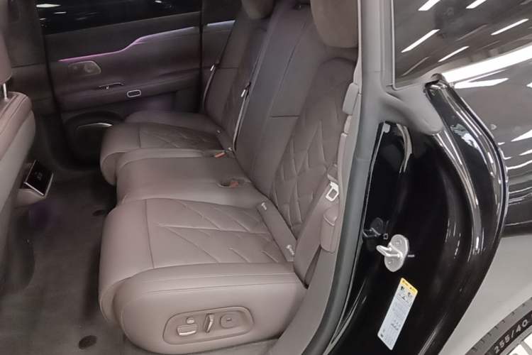 Used Nio ET7 2024 75 kWh Executive Edition Left Rear Seat