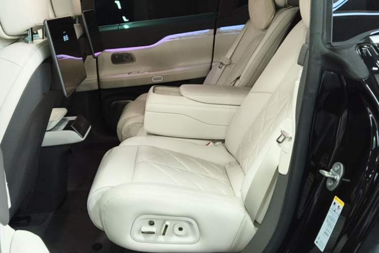 Used Nio ET7 2024 75 kWh Executive Signature Edition Left Rear Seat