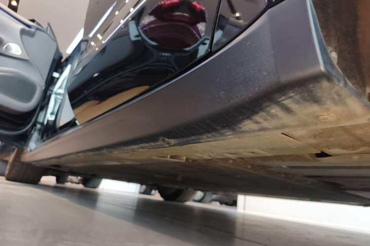 Used Nio ET7 2024 75 kWh Executive Signature Edition Left Side Sill