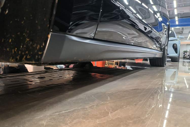 Used Nio ET7 2024 75 kWh Executive Edition Left Side Sill