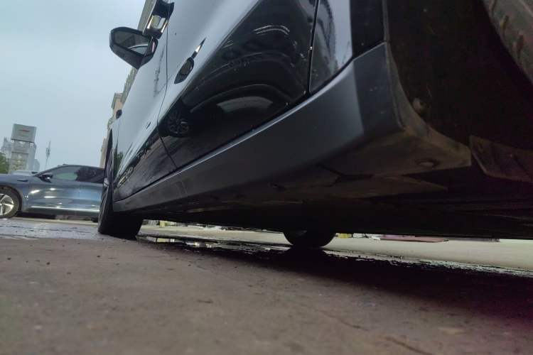 Used Nio ET7 2024 75 kWh Executive Signature Edition Left Side Sill