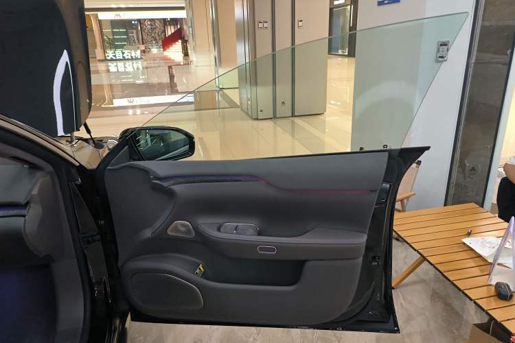 Used Nio ET7 2024 75 kWh Executive Edition Right Front Door Interior