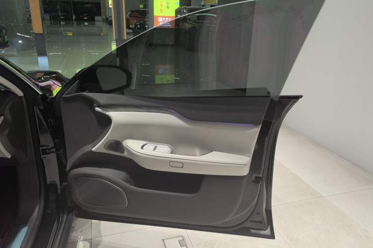 Used Nio ET7 2024 100kWh Executive Signature Edition Right Front Door Interior
