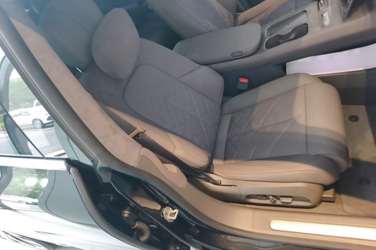 Used Nio ET7 2024 75 kWh Executive Signature Edition Right Front Seat