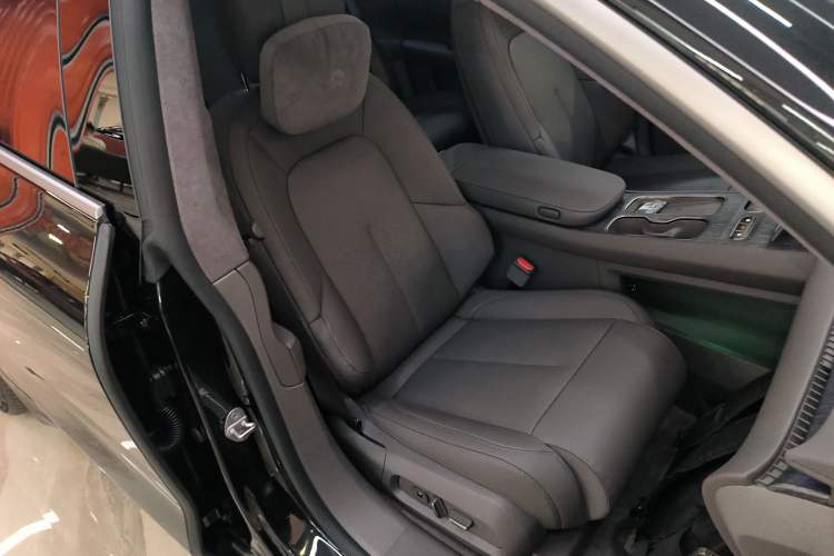 Used Nio ET7 2024 75 kWh Executive Edition Right Front Seat