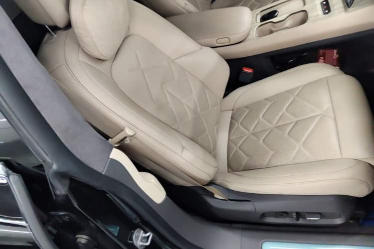 Used Nio ET7 2024 75 kWh Executive Signature Edition Right Front Seat