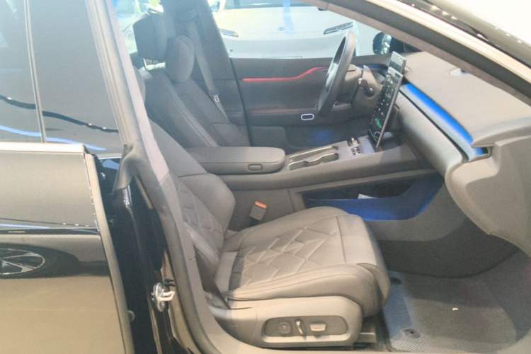 Used Nio ET7 2024 100kWh Executive Signature Edition Right Front Seat