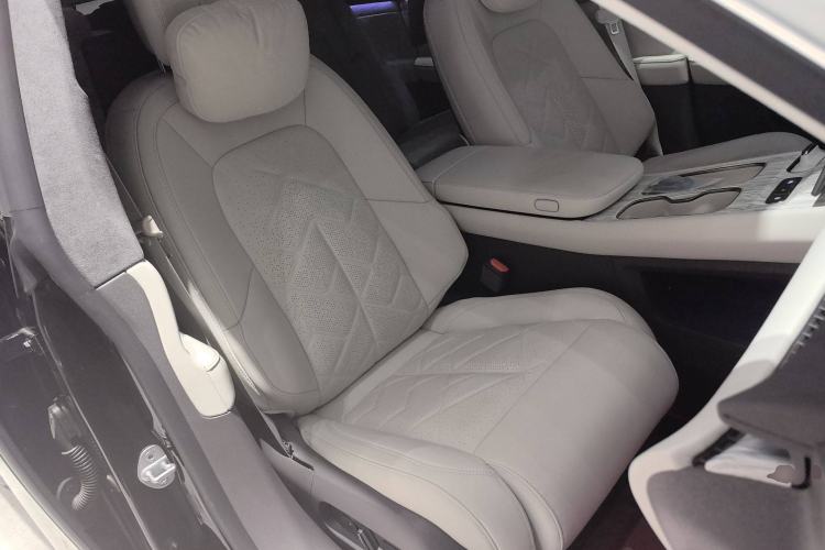 Used Nio ET7 2024 100kWh Executive Signature Edition Right Front Seat