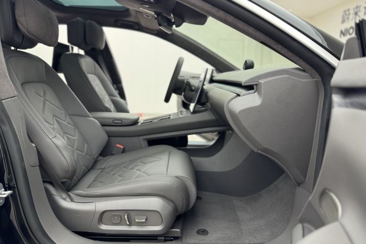 Used Nio ET7 2024 75 kWh Executive Signature Edition Right Front Seat