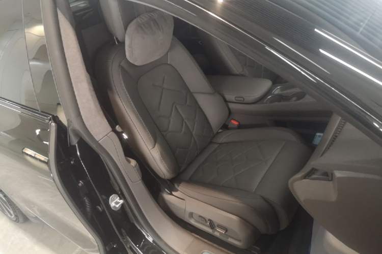 Used Nio ET7 2024 75 kWh Executive Signature Edition Right Front Seat