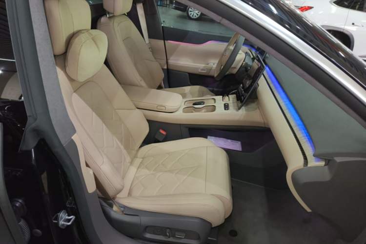 Used Nio ET7 2024 75 kWh Executive Signature Edition Right Front Seat