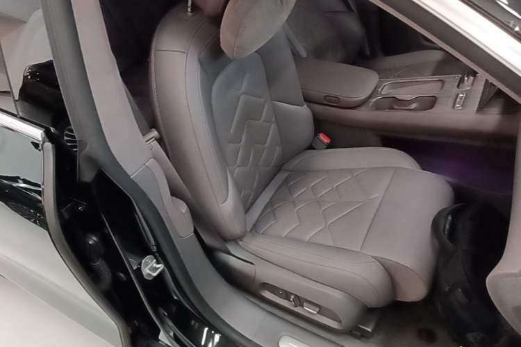 Used Nio ET7 2024 75 kWh Executive Edition Right Front Seat