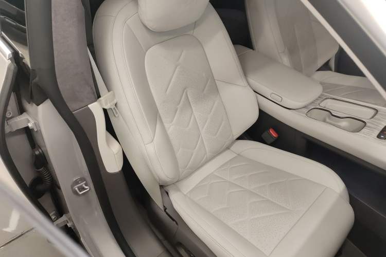 Used Nio ET7 2024 75 kWh Executive Signature Edition Right Front Seat