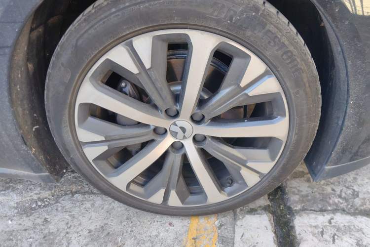 Used Nio ET7 2024 75 kWh Executive Edition Right Front Wheel Hub