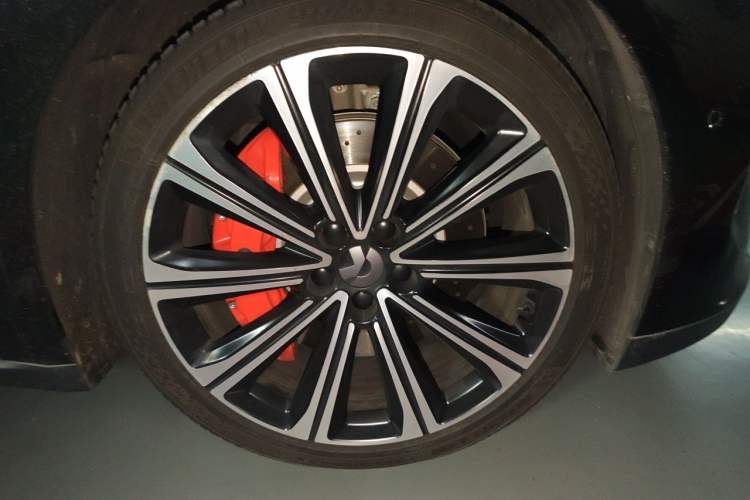 Used Nio ET7 2024 75 kWh Executive Signature Edition Right Front Wheel Hub
