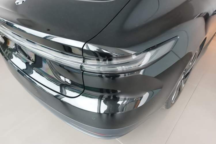 Used Nio ET7 2024 75 kWh Executive Signature Edition Right Rear Taillight