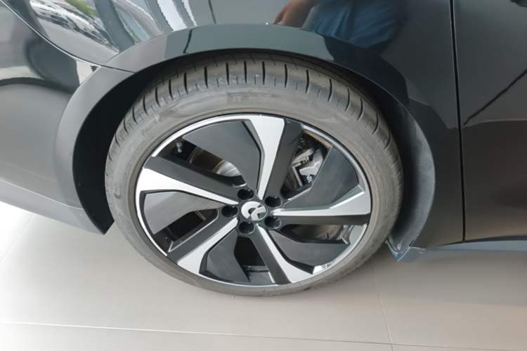 Used Nio ET7 2024 75 kWh Executive Signature Edition Right Rear Wheel Hub