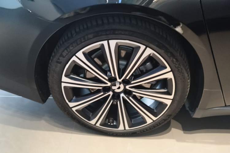 Used Nio ET7 2024 100kWh Executive Signature Edition Right Rear Wheel Hub