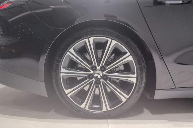 Used Nio ET7 2024 100kWh Executive Signature Edition Right Rear Wheel Hub