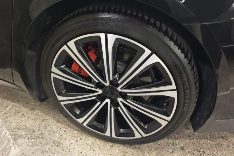 Used Nio ET7 2024 75 kWh Executive Signature Edition Right Rear Wheel Hub