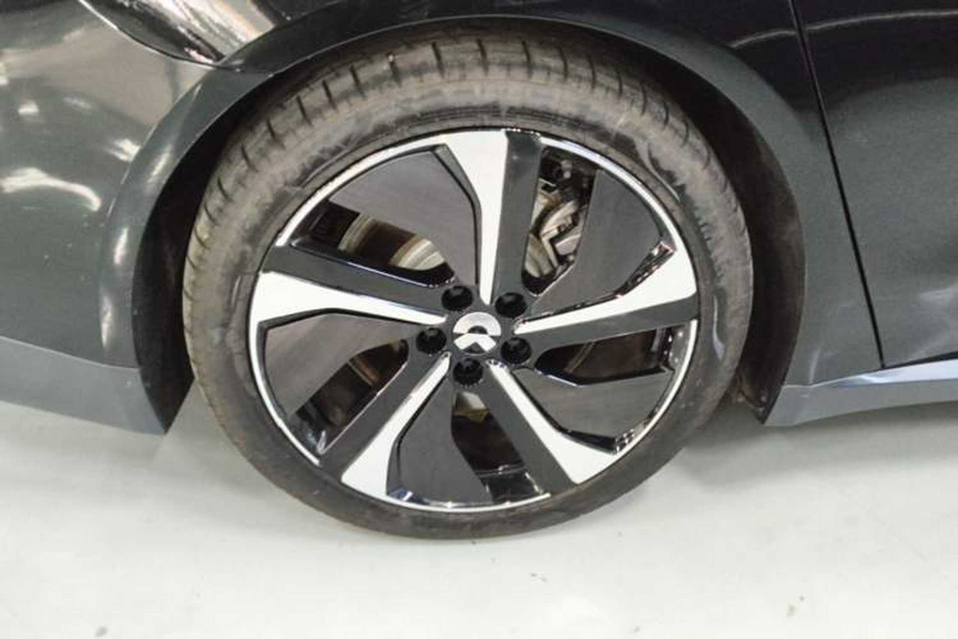 Used Nio ET7 2024 75 kWh Executive Signature Edition Right Rear Wheel Hub