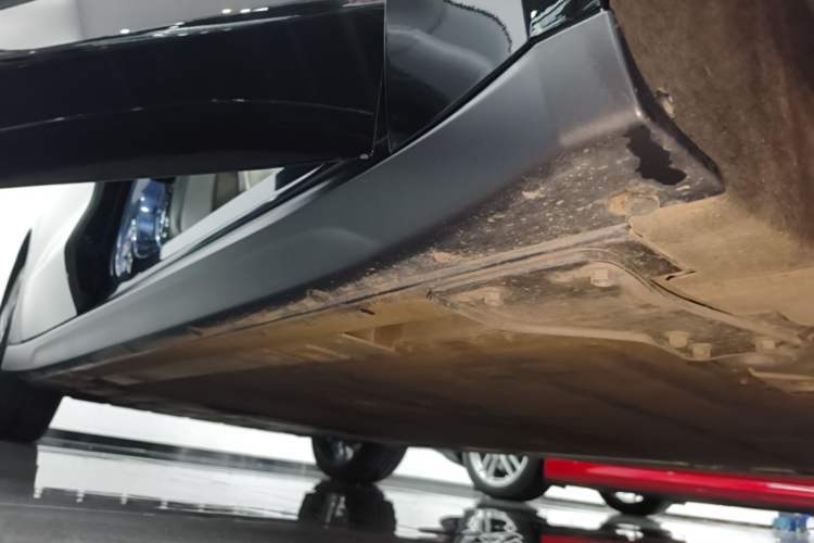 Used Nio ET7 2024 75 kWh Executive Signature Edition Right Side Sill