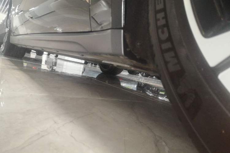 Used Nio ET7 2024 75 kWh Executive Signature Edition Right Side Sill