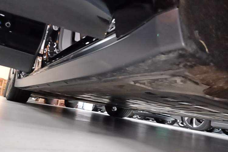 Used Nio ET7 2024 75 kWh Executive Edition Right Side Sill