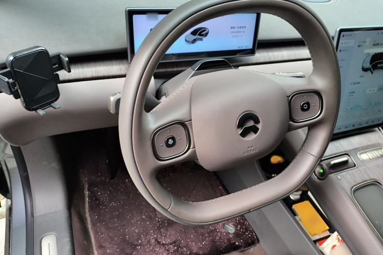 Used Nio ET7 2024 75 kWh Executive Signature Edition Steering Wheel