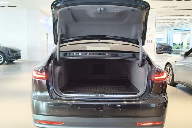 Used Nio ET7 2024 100kWh Executive Signature Edition Trunk
