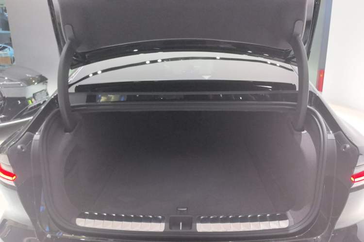 Used Nio ET7 2024 100kWh Executive Signature Edition Trunk
