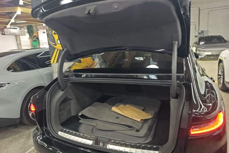 Used Nio ET7 2024 75 kWh Executive Signature Edition Trunk