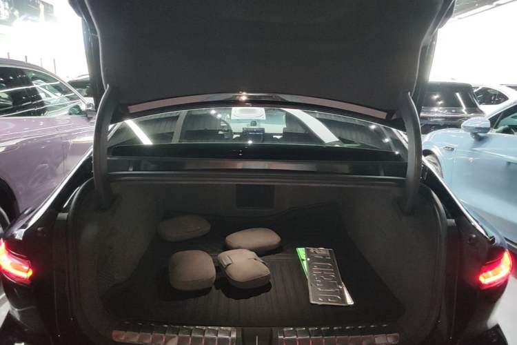 Used Nio ET7 2024 100kWh Executive Signature Edition Trunk