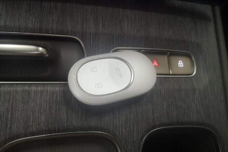 Used Nio ET7 2024 75 kWh Executive Signature Edition Vehicle Key