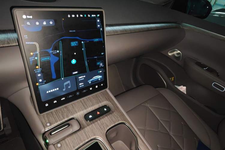Used Nio ET7 2024 75 kWh Executive Signature Edition Audio And AC Panel