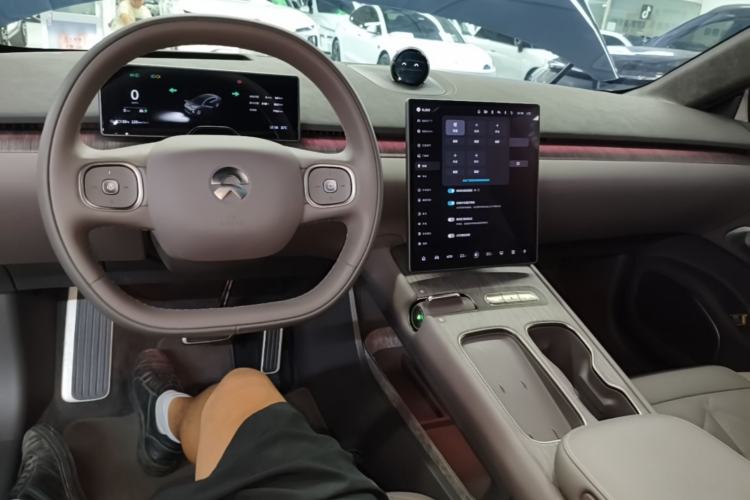 Used Nio ET7 2024 75 kWh Executive Signature Edition Center Console