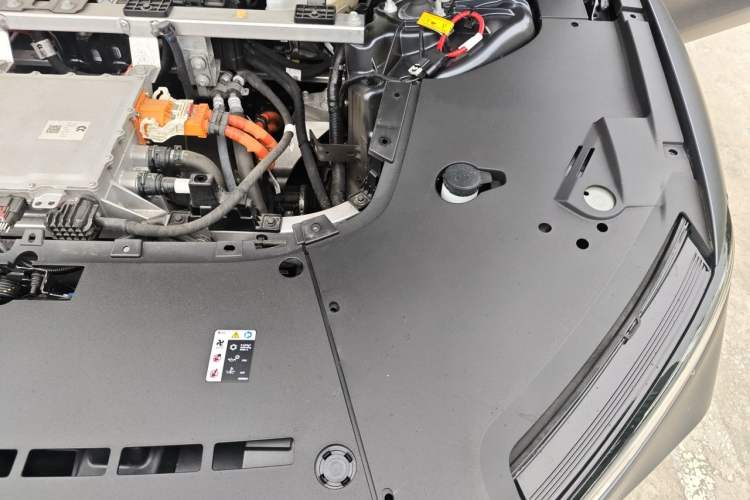 Used Nio ET7 2024 75 kWh Executive Signature Edition Engine Bay Left