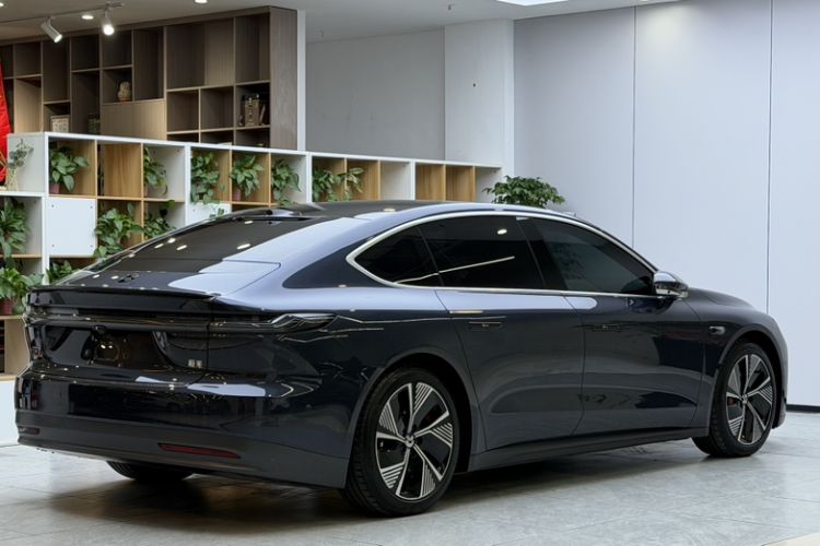 Used Nio ET7 2024 75 kWh Executive Edition Exterior 3