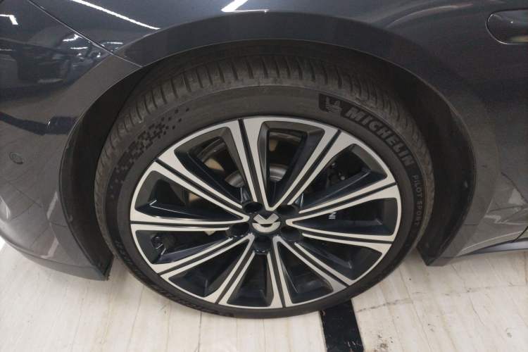 Used Nio ET7 2024 75 kWh Executive Signature Edition Exterior 4