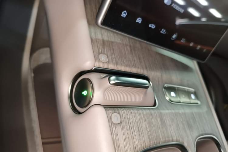Used Nio ET7 2024 75 kWh Executive Signature Edition Gear Lever