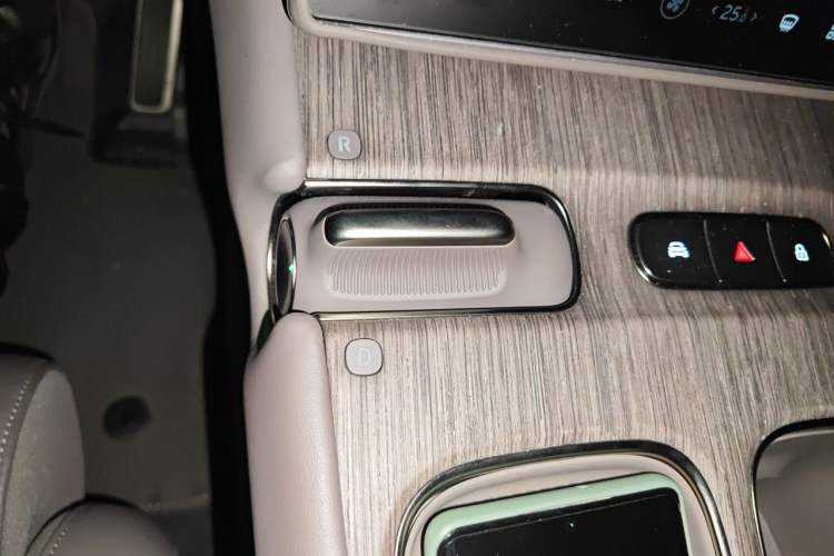 Used Nio ET7 2024 75 kWh Executive Signature Edition Gear Lever