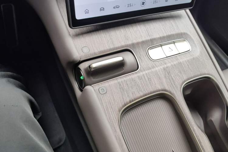 Used Nio ET7 2024 75 kWh Executive Signature Edition Gear Lever