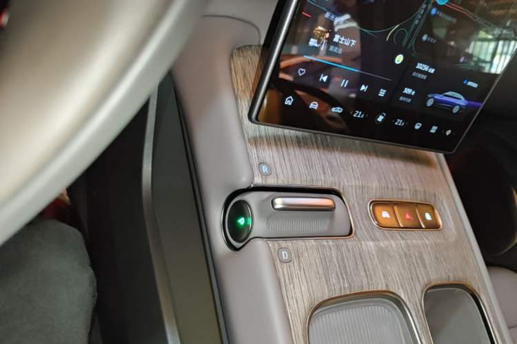 Used Nio ET7 2024 75 kWh Executive Edition Gear Lever