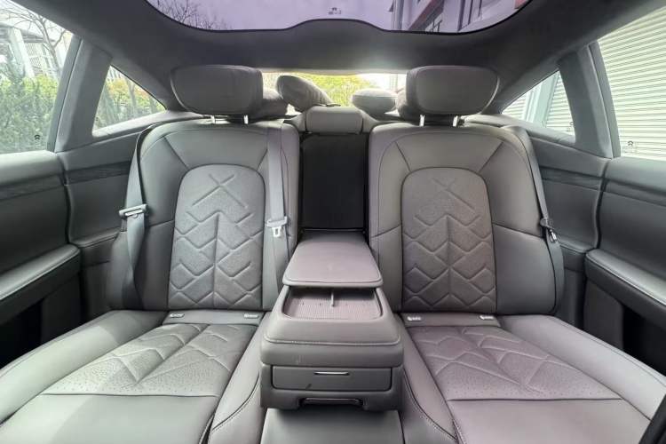 Used Nio ET7 2024 75 kWh Executive Signature Edition Interior 1
